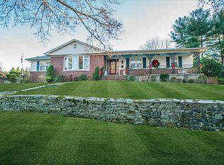 94 Greening Ln, Cranston, RI 02920