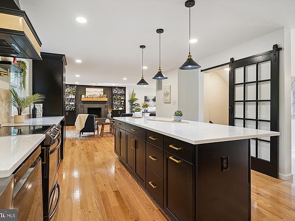 4th image of 15976 Cove Ln