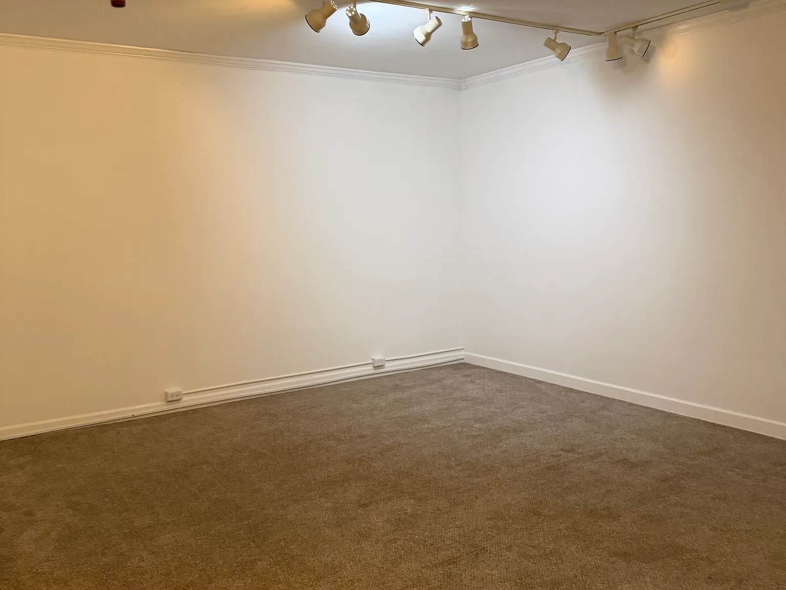 4 bed, 2968 sqft, $3,500 — Photo 4
