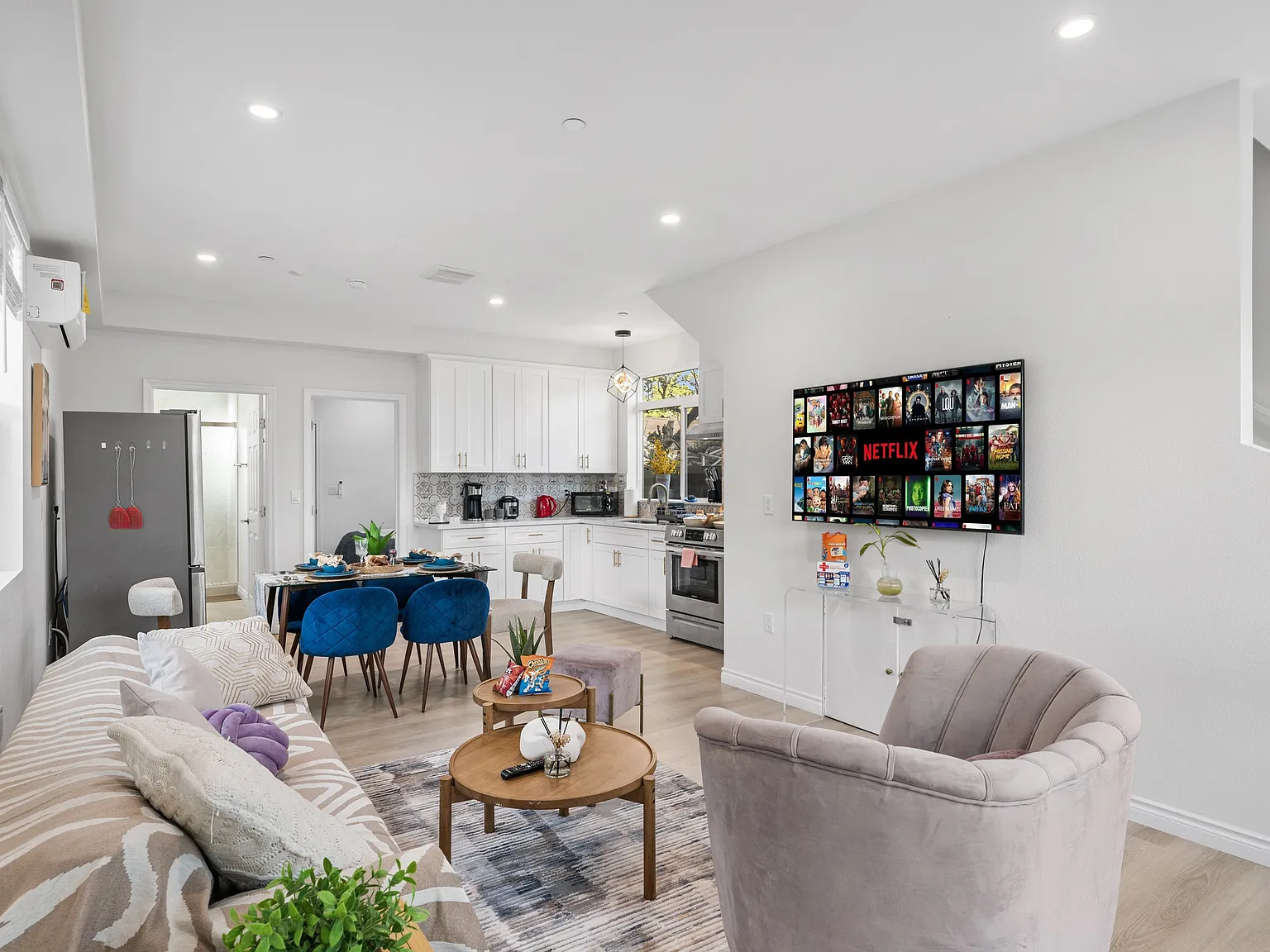 3 bed, 1200 sqft, $5,500 — Photo 1
