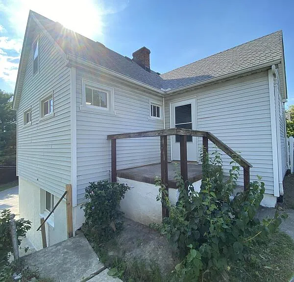 18531 Glenfield Rd — Photo 2