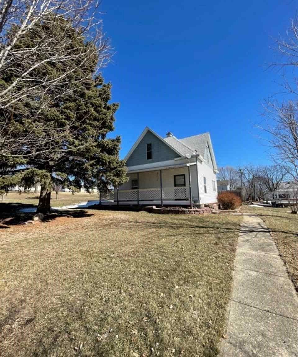 218 Whitten St, Winside, NE 68790 Zillow