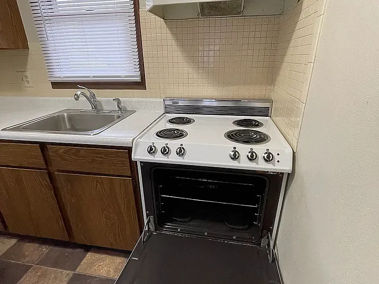 829 N Cherry St — Photo 7