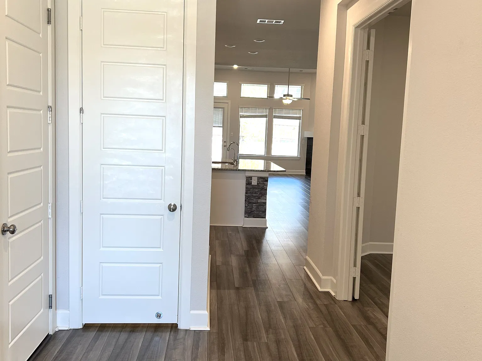 4 bed, 2251 sqft, $2,895 — Photo 3