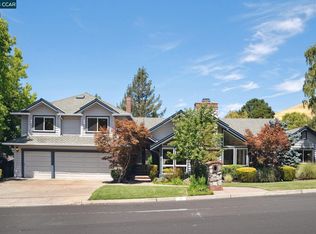 5 Merrill Dr, Moraga, CA 94556