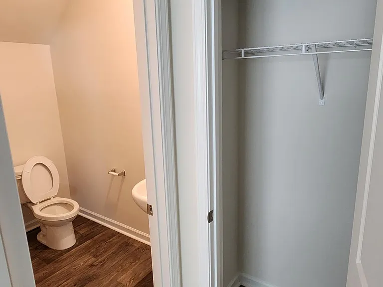 7104 N Mills Rd — Photo 9