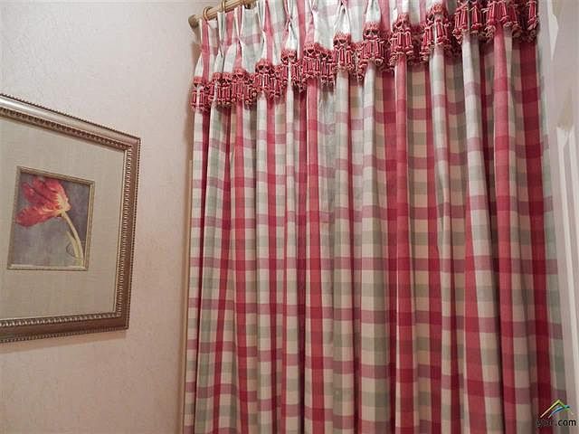 2nd image of 3905 Silverwood Dr