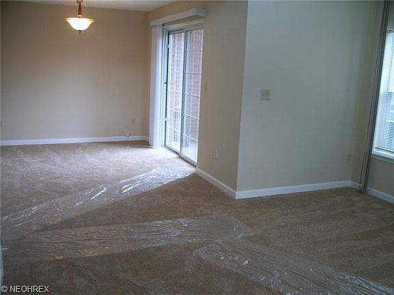 4th image of 200 Fox Hollow Dr APT 100