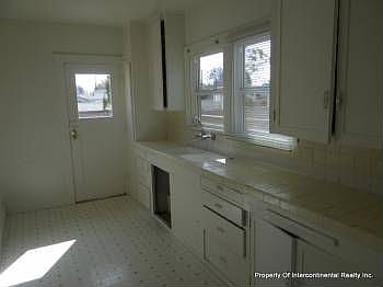3rd image of 1058 Richard St