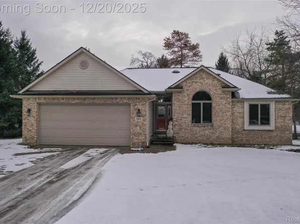 9493 Pine Needle Trl, Flushing, MI 48433