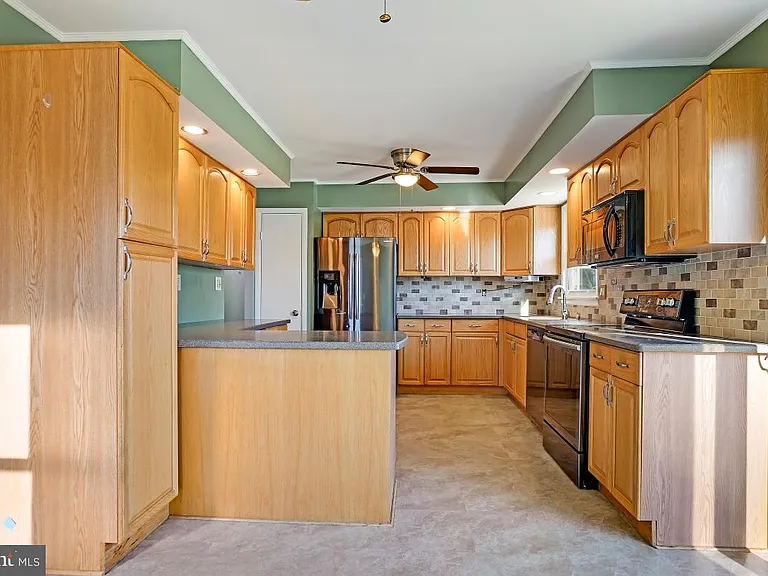12316 Fountain Dr — Photo 9
