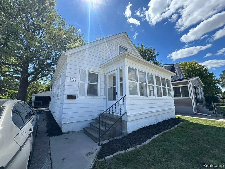 8734 Chalmers Ave — Photo 8