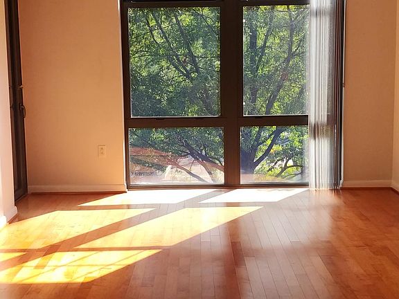 4th image of 1021 N Garfield St APT 339