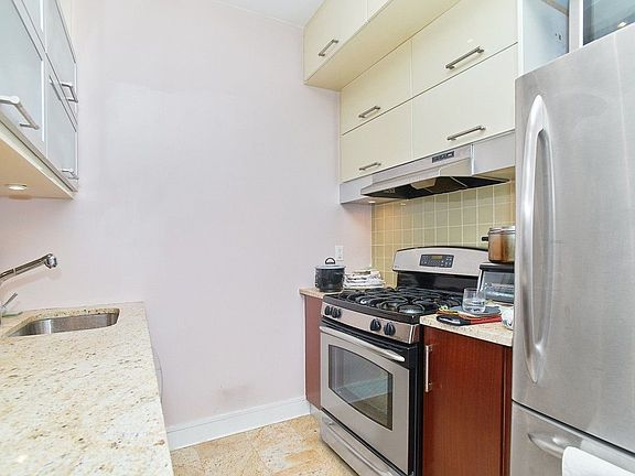 5th image of 4126 27th St APT 6G