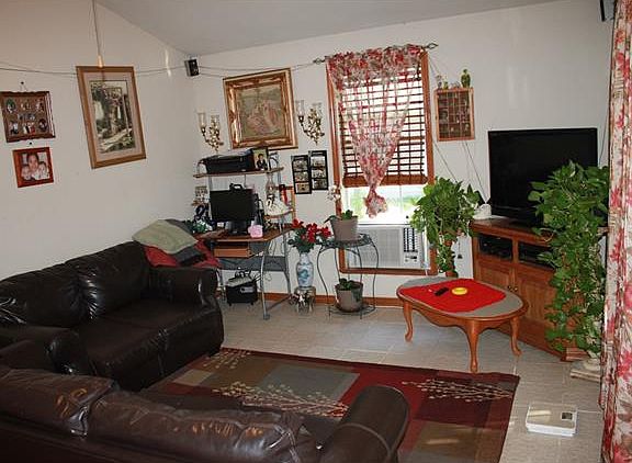 5th image of 205 Hardeman St