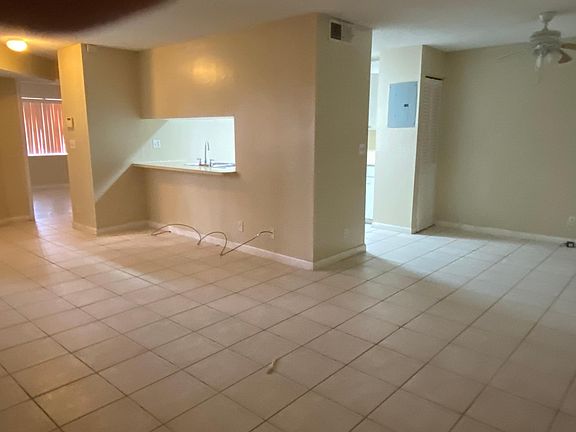 5th image of 301 SW 86th Ave