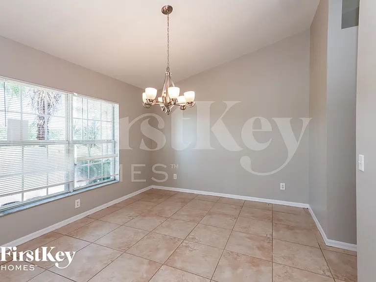 2719 NW 10th St — Photo 5