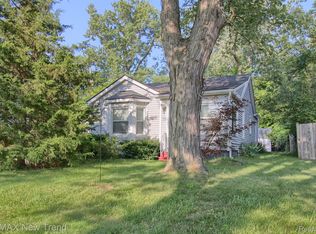 8685 Rushside Dr, Pinckney, MI