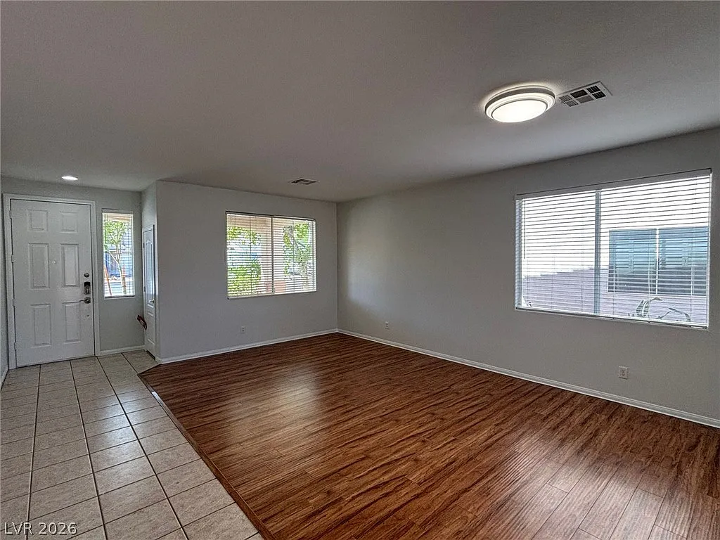 4 bed, 3.0 bath, 3014 sqft, $3,295 — Photo 3
