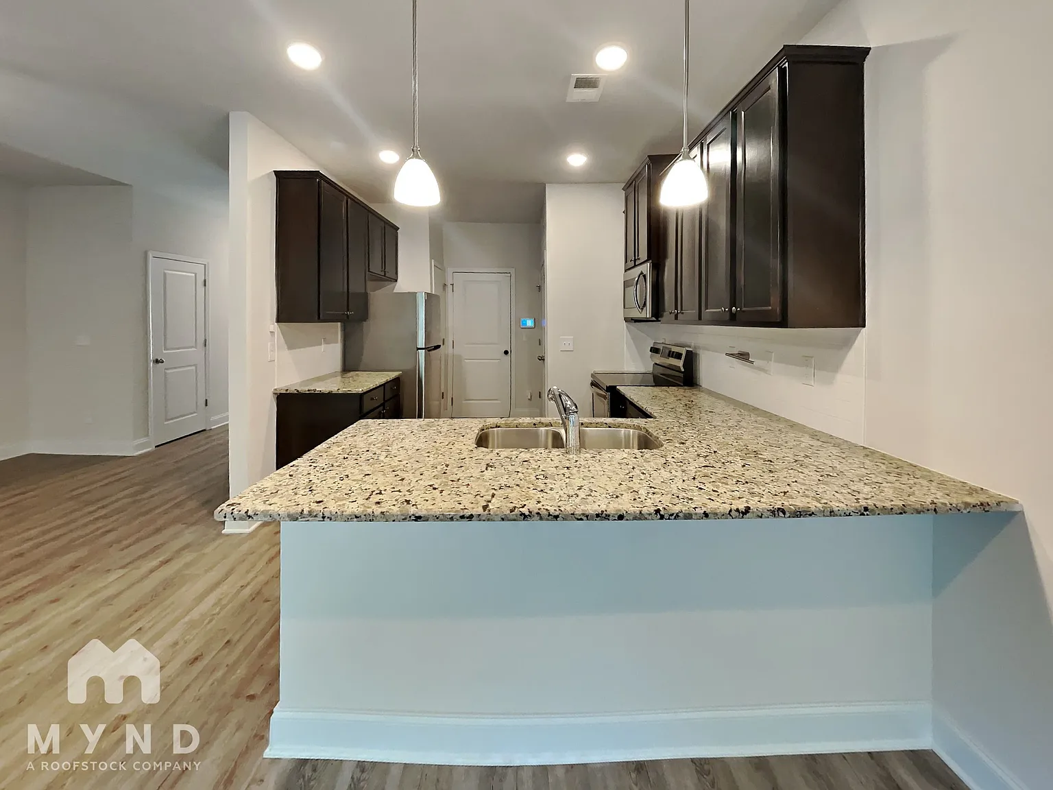 3 bed, 2.5 bath, 1572 sqft, $1,875 — Photo 2