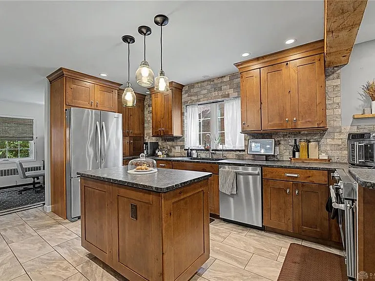 333 Thruston Blvd E — Photo 14