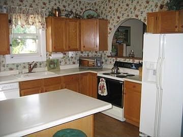 4th image of 408 Park St