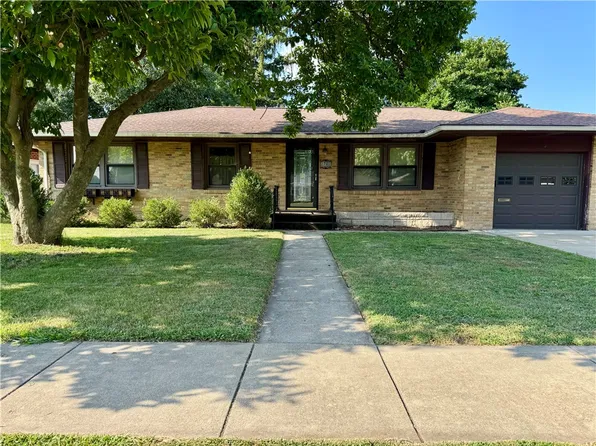 2708 Oak Ave, Mattoon, IL 61938