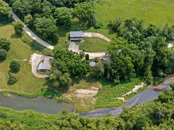 S5106 Elk Run Rd, Viola, WI 54664