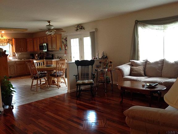 4th image of 7 Evelyn Dr