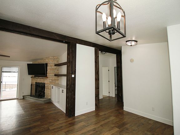 4th image of 260 E Minstrel Dr