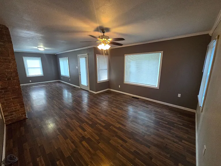 1006 Dexter St — Photo 5