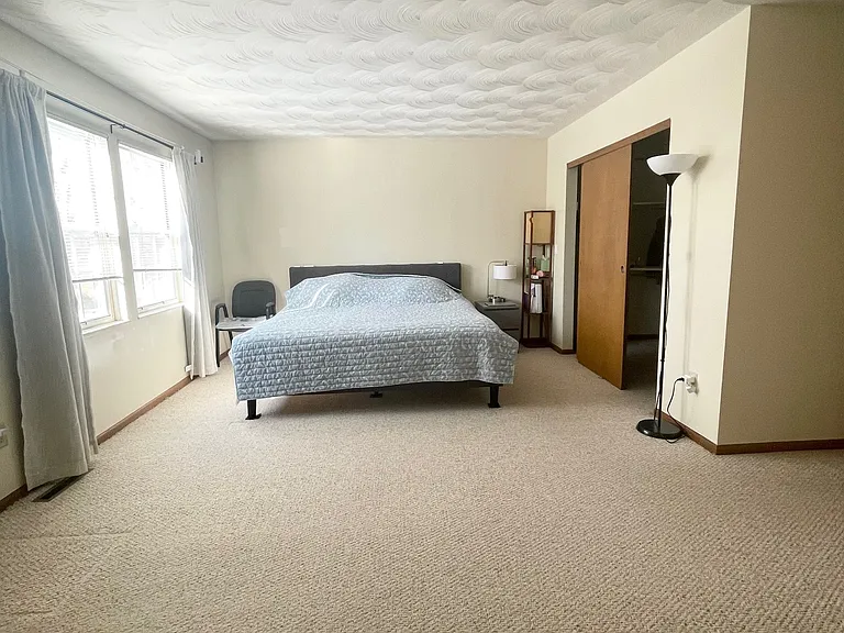 373 E North St — Photo 11