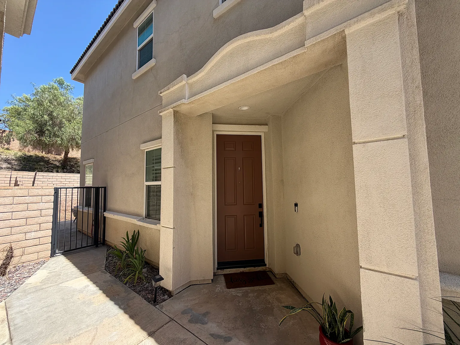 3 bed, 2.5 bath, 1865 sqft, $3,195 — Photo 2