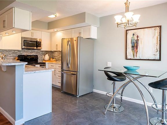 5th image of 81 Valley Green Ct #C