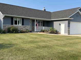104 Prairie View Dr, Beaver Dam, WI 53916