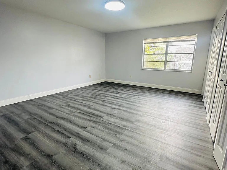 648 Pyramid Ave — Photo 16