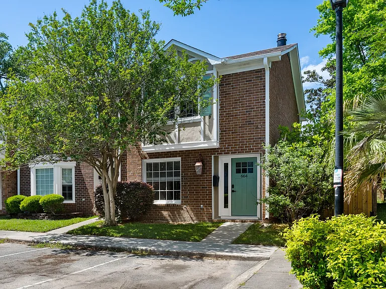 664 Swinton Ct — Photo 5