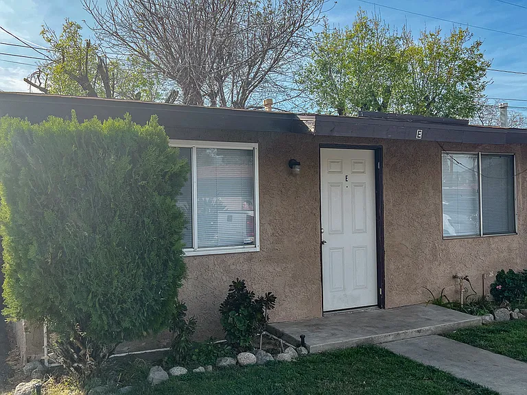 560 E Oakland Ave — Photo 1