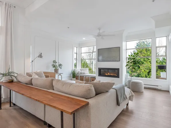 1118 55th St #301, Delta, BC V4M 3J8