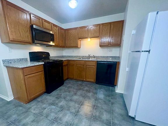 5th image of 3407 Barcelona Dr