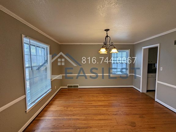 5th image of 2918 E Meyer Blvd