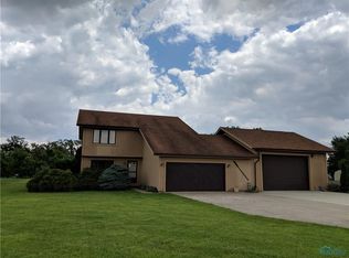 689 S Northstar Pl, Port Clinton, OH 43452