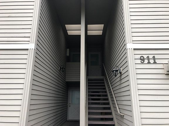 2nd image of 911 State St S APT 4