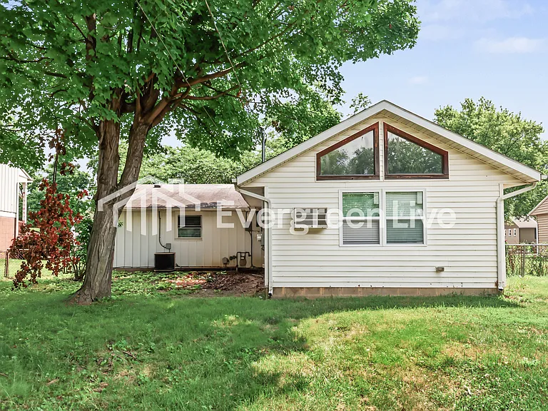 205 Tulip Dr — Photo 15