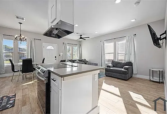 2 bed, 905 sqft, $1,490 — Photo 4