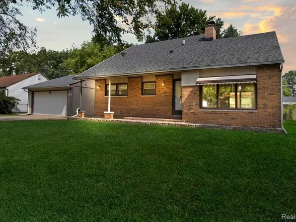 33500 Stocker St, Farmington Hills, MI 48335
