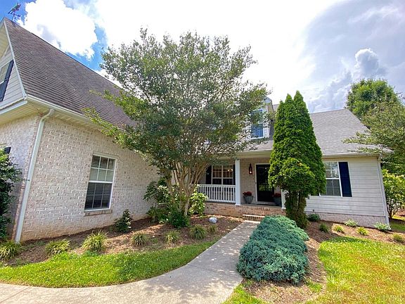 3rd image of 112 Marguerite Dr