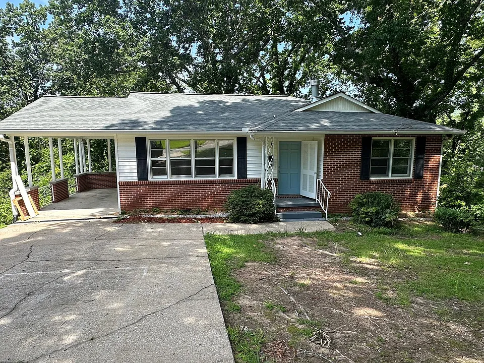 1604 McCall Dr