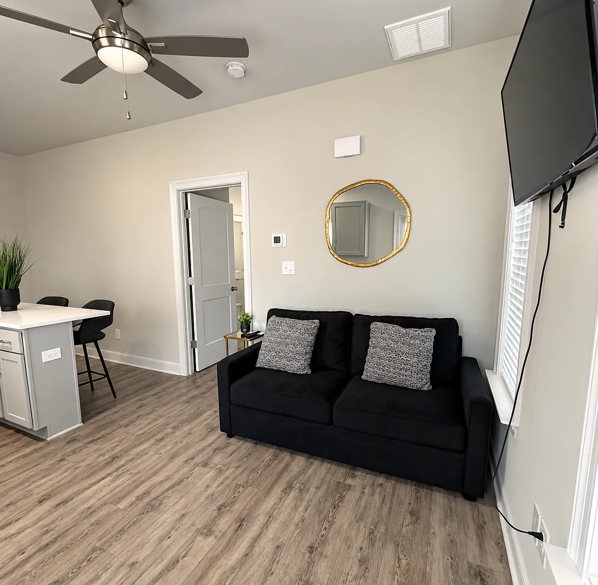 1 bed, 947 sqft, $1,900 — Photo 3