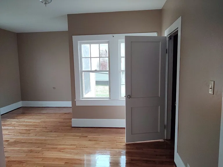 303 S Guegnon St — Photo 9